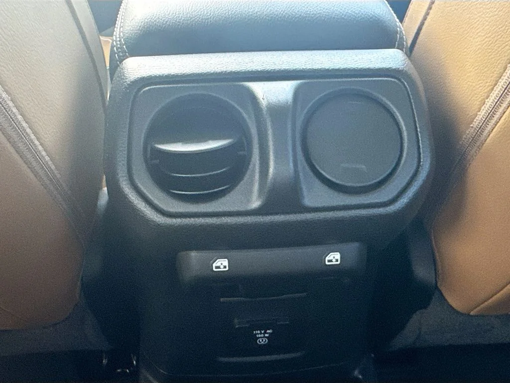 Used 2023 White Jeep Sahara image 28