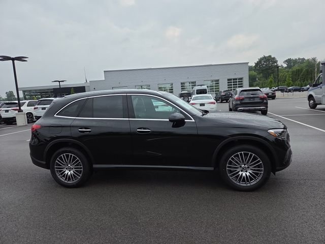 New 2026 Black Mercedes-Benz GLC300 image 2