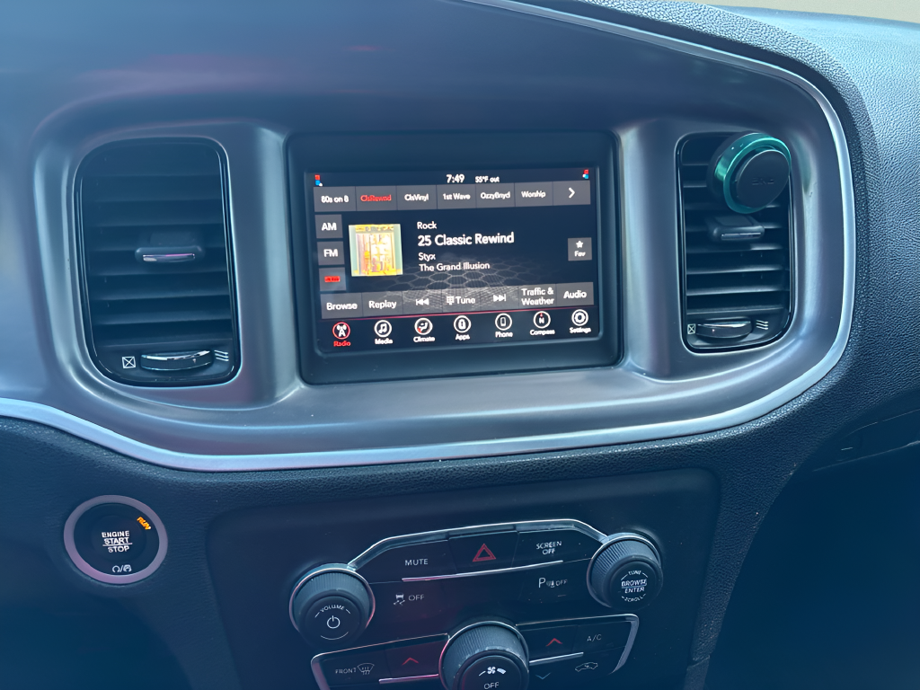 Used 2019 Gray Dodge SXT image 17