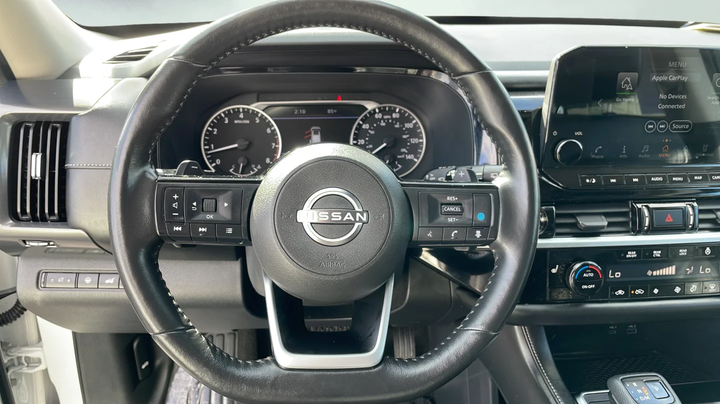 Used 2022 White Nissan SL image 9