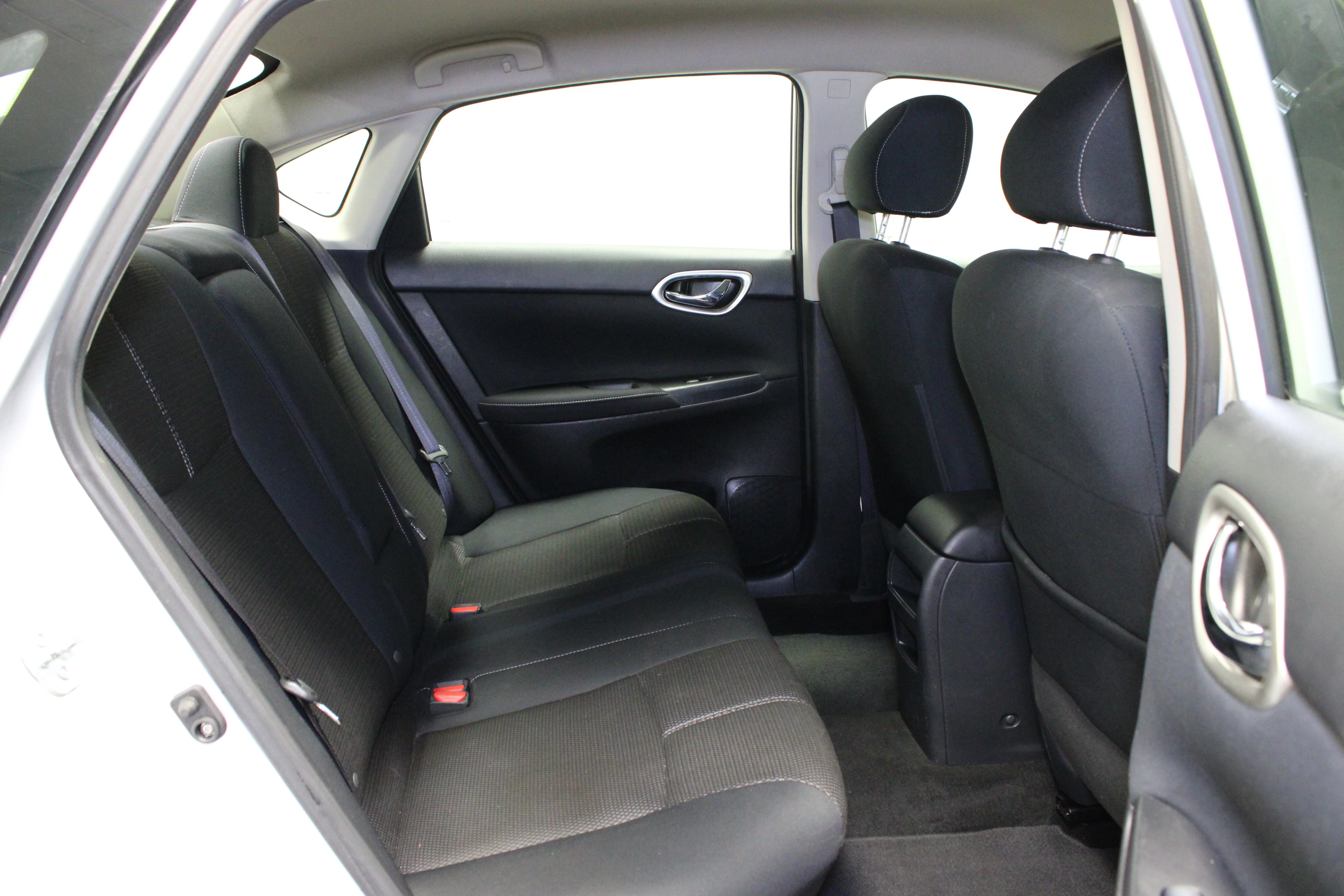 Used 2014 Brilliant Silver Nissan S image 13