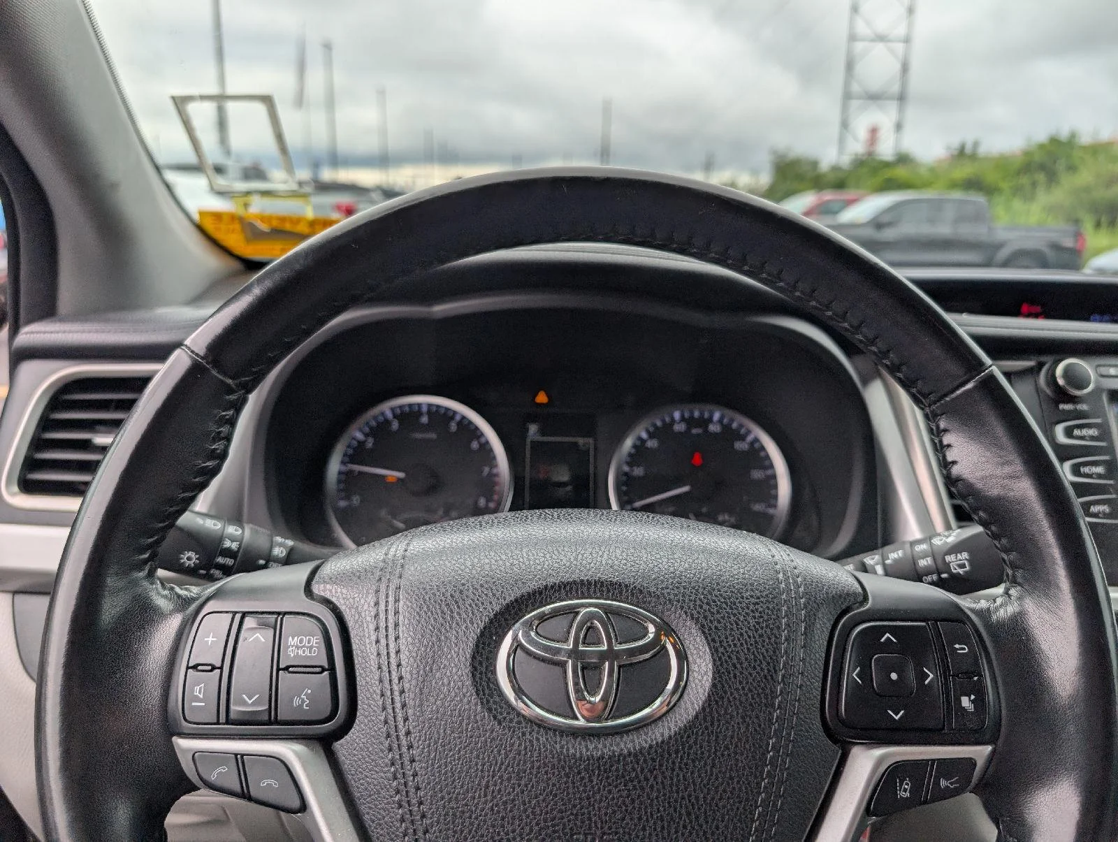 Used 2017 Gy Toyota LE image 13
