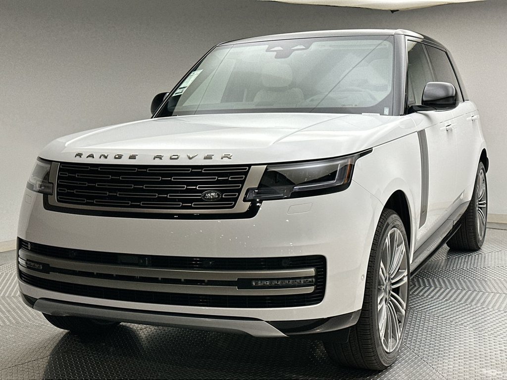 New 2027 Fuji White Land Rover SE image 1
