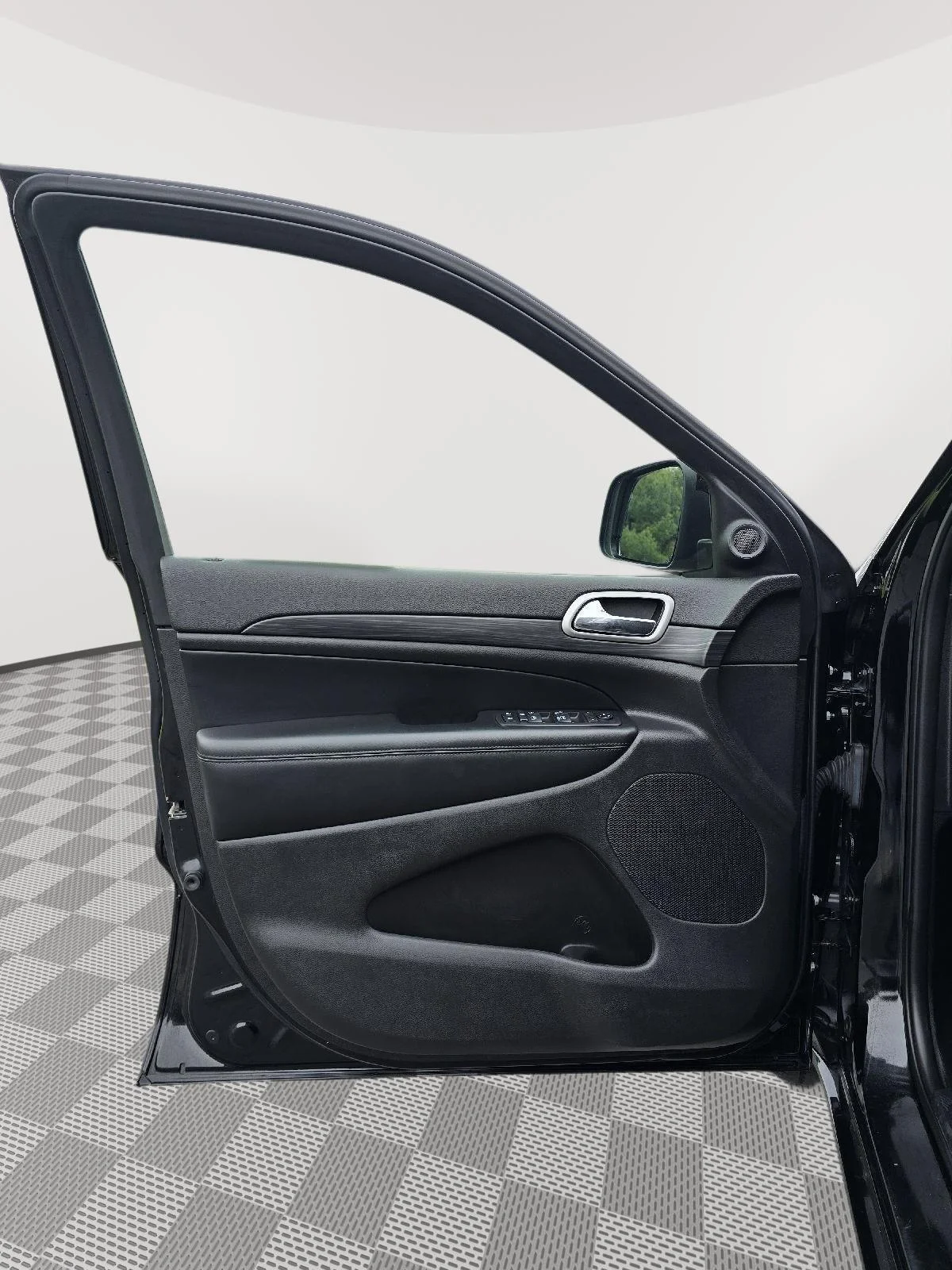 Certified Used 2019 Diamond Black Crystal Pearlcoat Jeep Altitude image 13