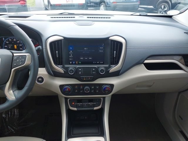 Used 2024 White GMC Denali image 9