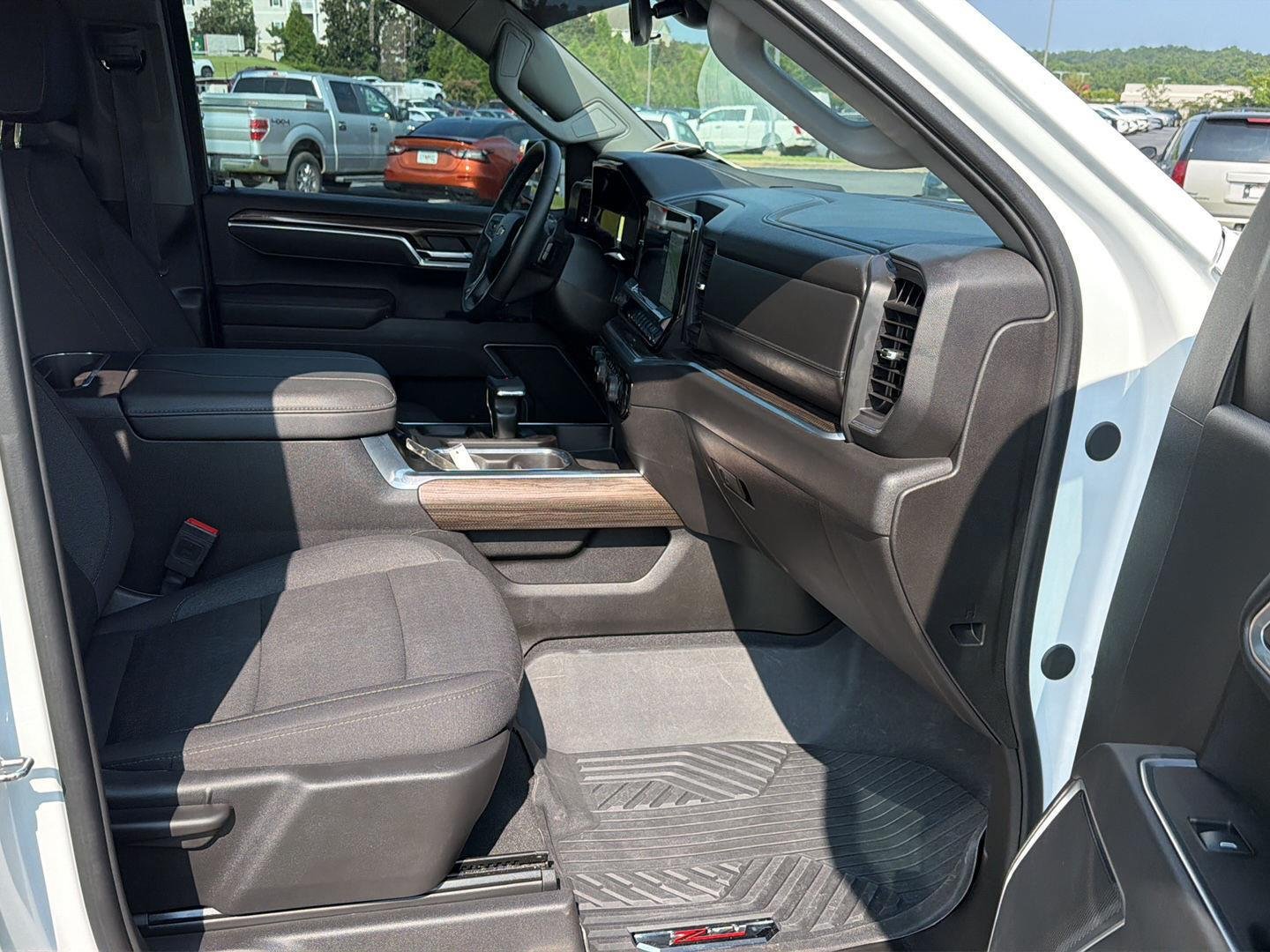 Used 2025 Summit White Chevrolet LT image 13