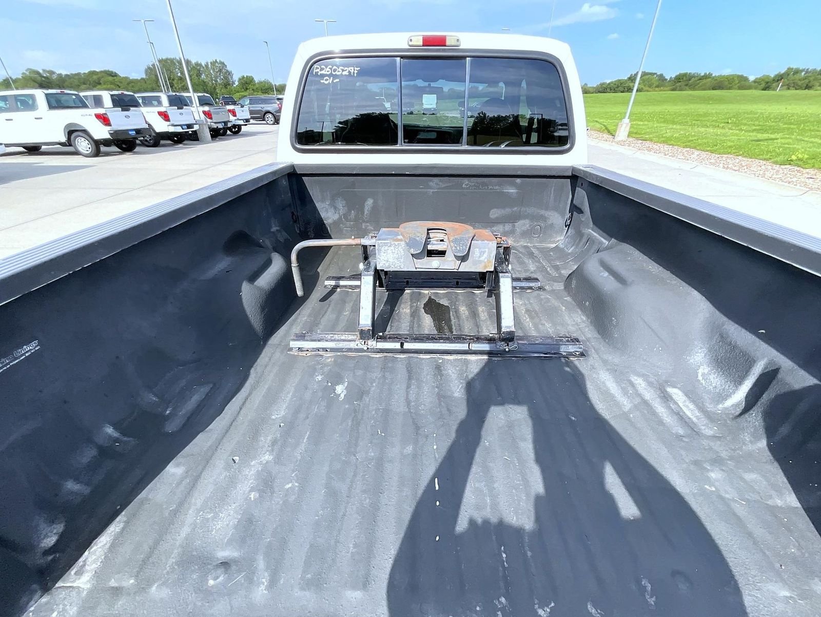Used 2001 White Ford Lariat image 24