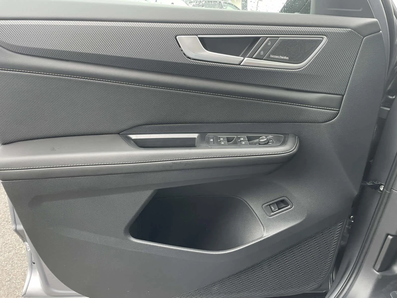 New 2026 Q3Q3/Silver Volkswagen 2.0T SEL Premium R-Line image 29