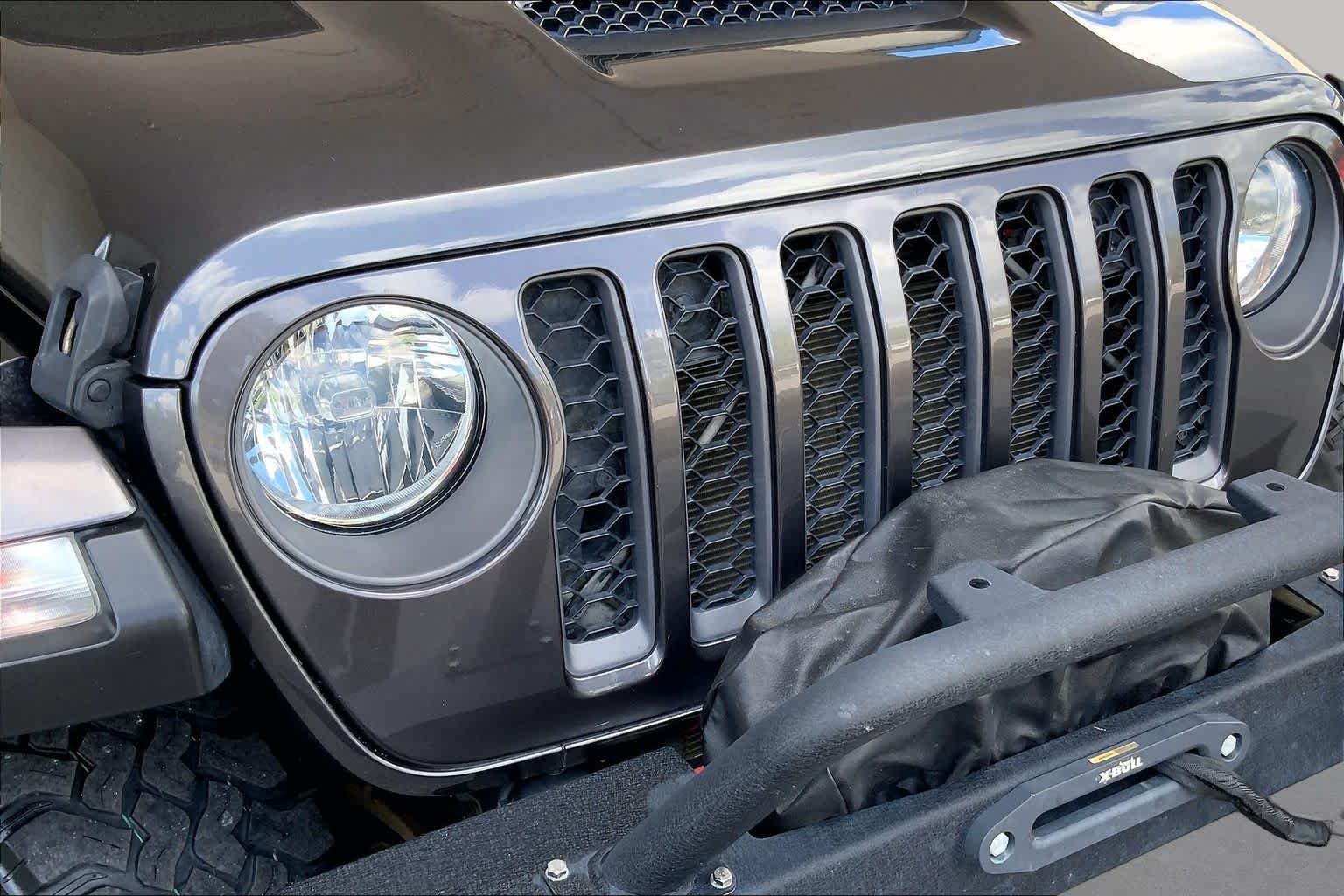 Used 2021 Granite Crystal Metallic Clearcoat Jeep Mojave image 32