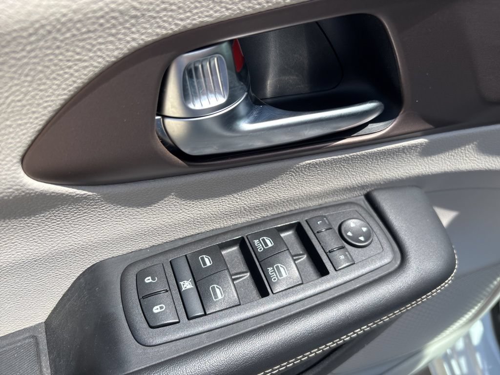 2024 Chrysler Voyager LX - Photo 15
