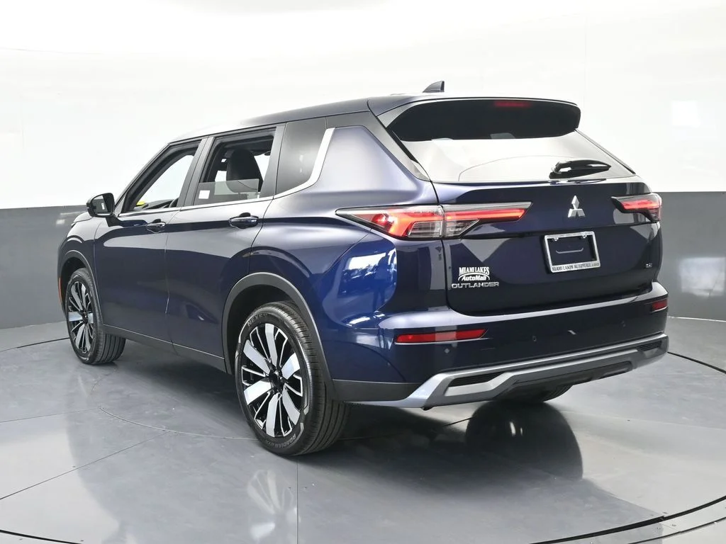 New 2026 Cosmic Blue Metallic Mitsubishi SE image 4