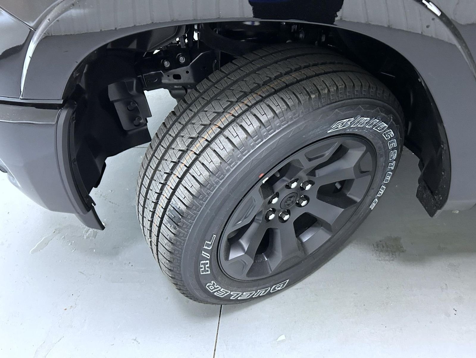 New 2026 Diamond Black Crystal Pearl-Coat Exterior Paint RAM Big Horn/Lone Star image 23