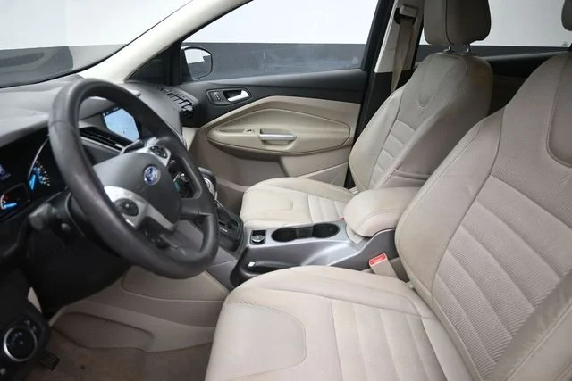 Used 2016 Orange Ford SE image 16