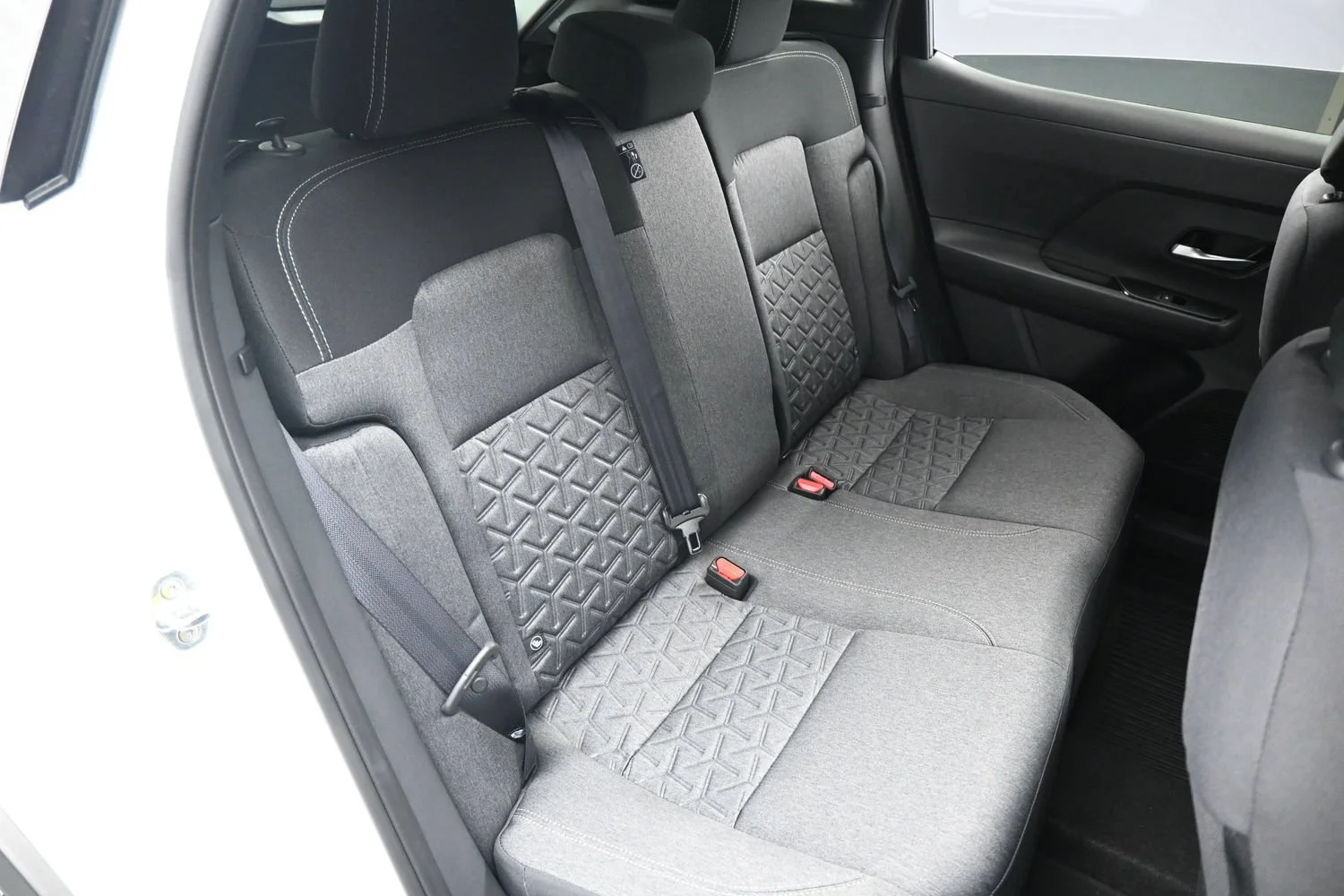 New 2026 Aspen White Tricoat/Super Black Nissan SV image 13