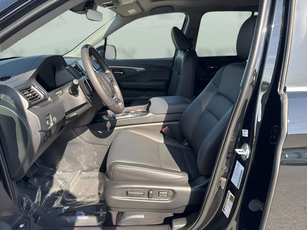 Used 2025 Black Honda RTL image 9