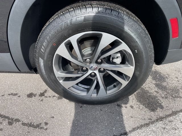 Used 2023 Black Buick Essence image 11