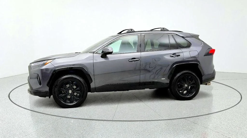 Used 2022 Magnetic Gray Metallic Toyota Hybrid SE AWD w/ Weather Pkg, Moonroof & Power Liftgate image 8
