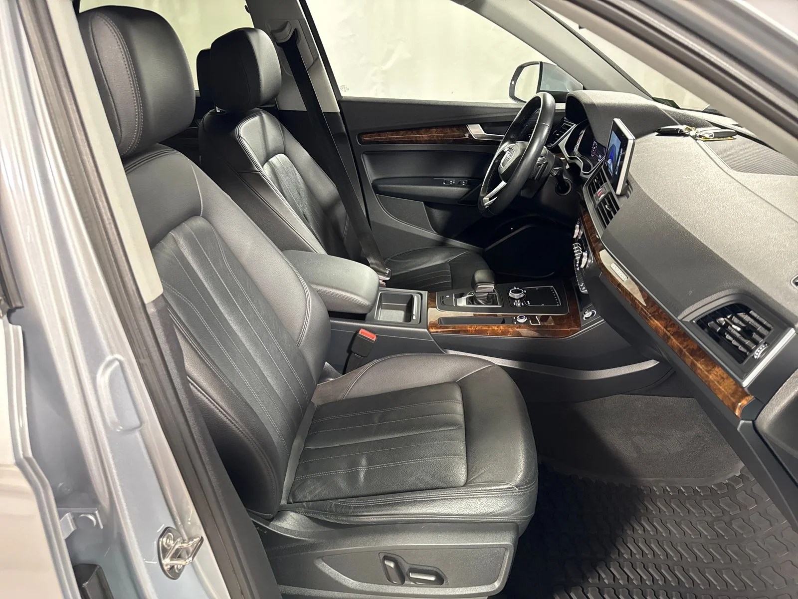 Used 2018 Florett Silver Metallic Audi 2.0T Premium quattro image 28