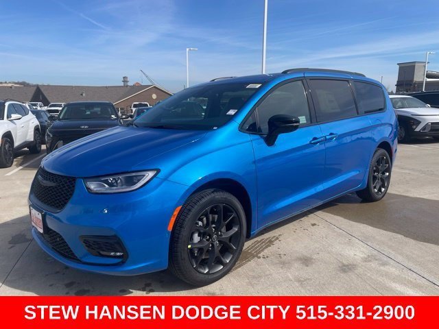 New 2026 Hydro Blue Pearlcoat Chrysler Limited image 1