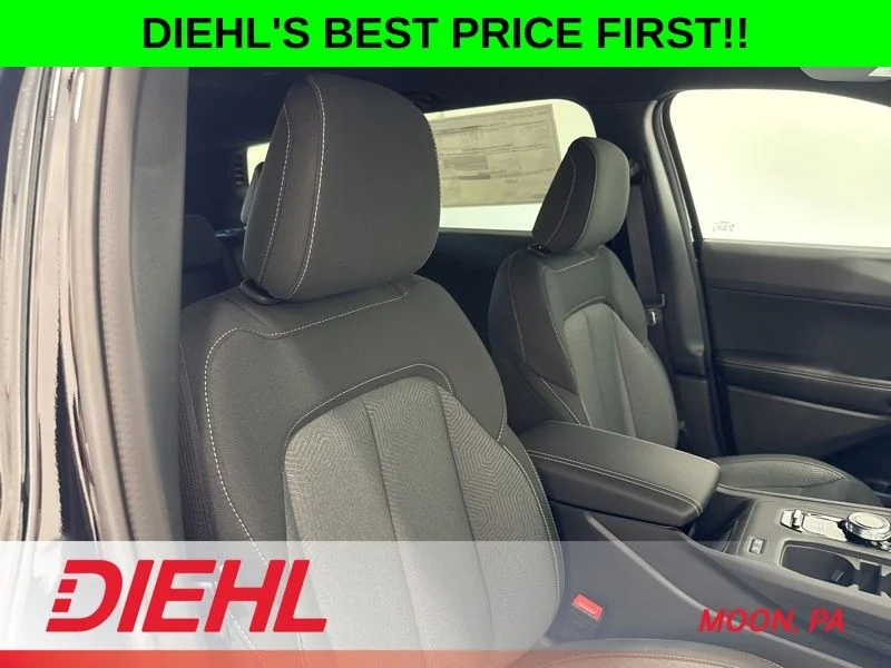 New 2026 Diamond Black Crystal Pearlcoat Jeep Laredo image 13