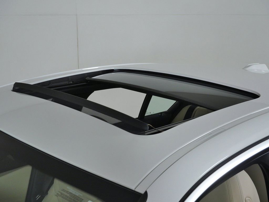 New 2026 Alpine White BMW 330i xDrive image 17