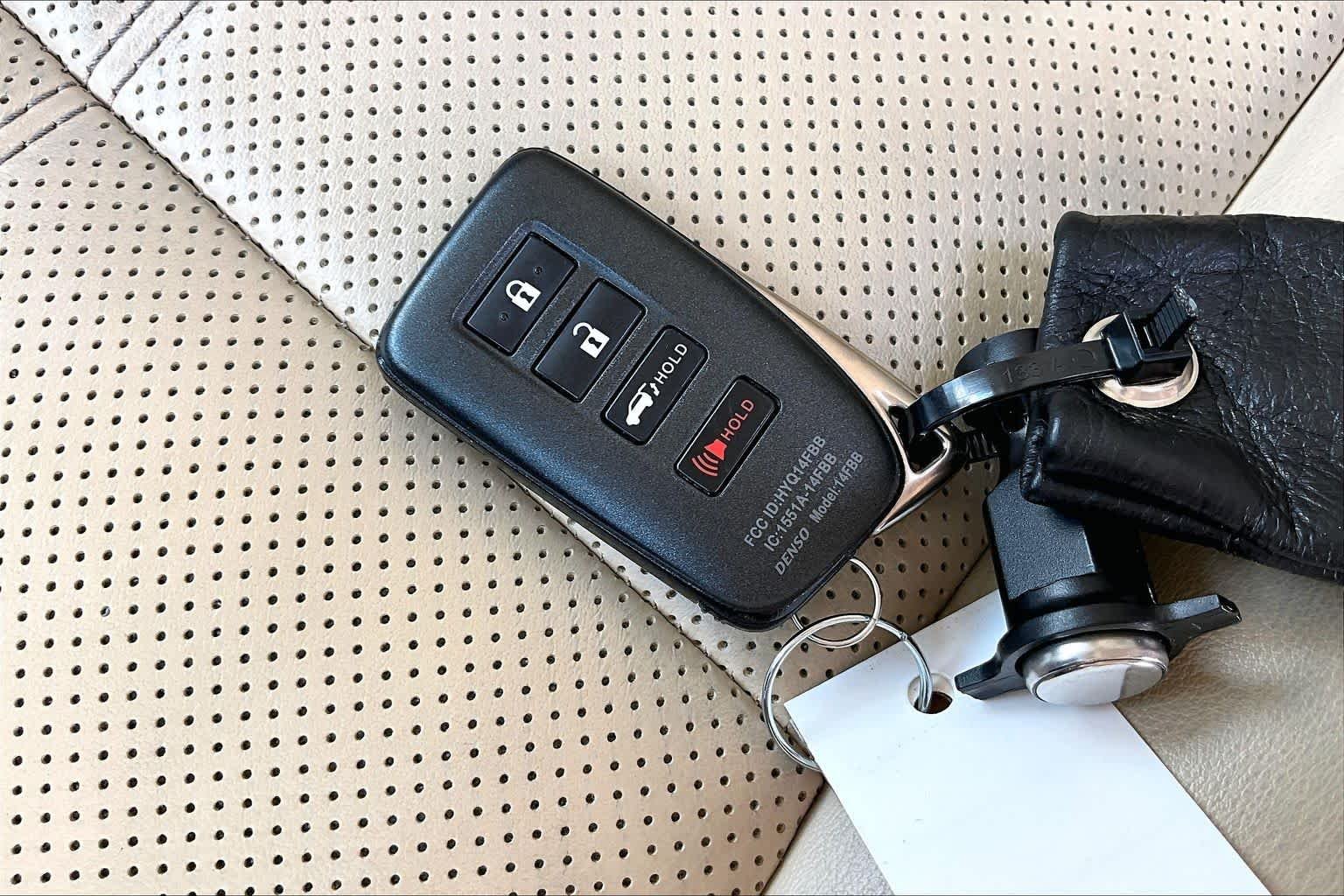Used 2018 Matador Red Mica Lexus  image 15