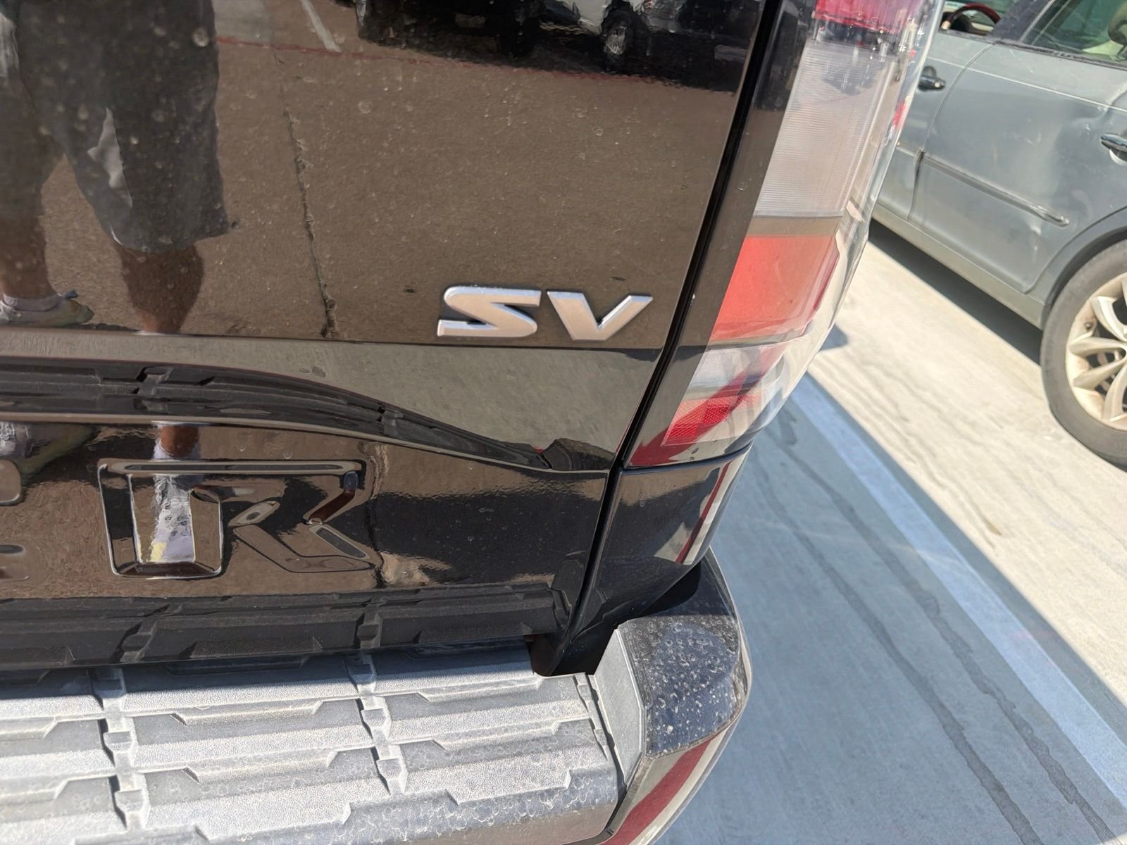 Used 2022 Super Black Nissan SV image 6