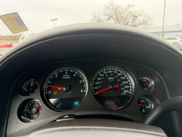 Used 2014 Silver GMC Denali image 21