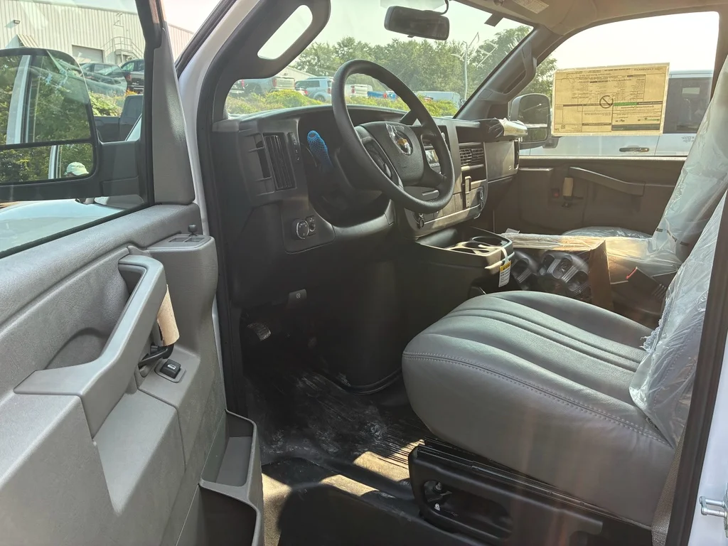 2026 Chevrolet Express Cargo Work Van - Photo 6