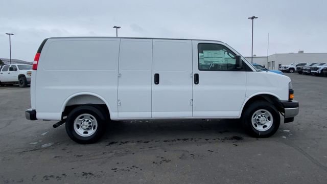 2025 Chevrolet Express Cargo Work Van - Photo 9