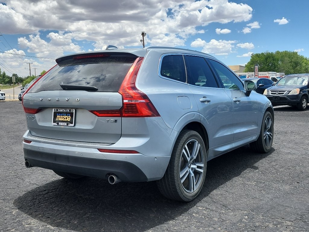 Used 2018 Electric Silver Metallic Volvo Momentum image 6