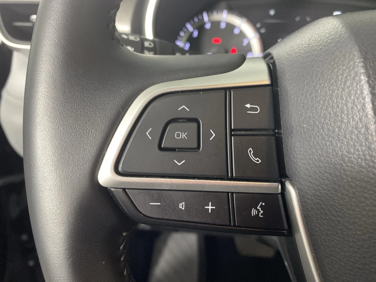 Used 2025 Magnetic Gray Metallic Toyota XLE image 16
