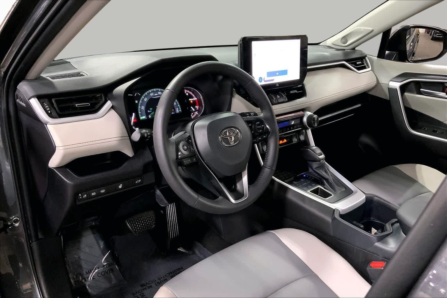 Used 2025 Magnetic Gray Metallic Toyota XLE Premium image 18