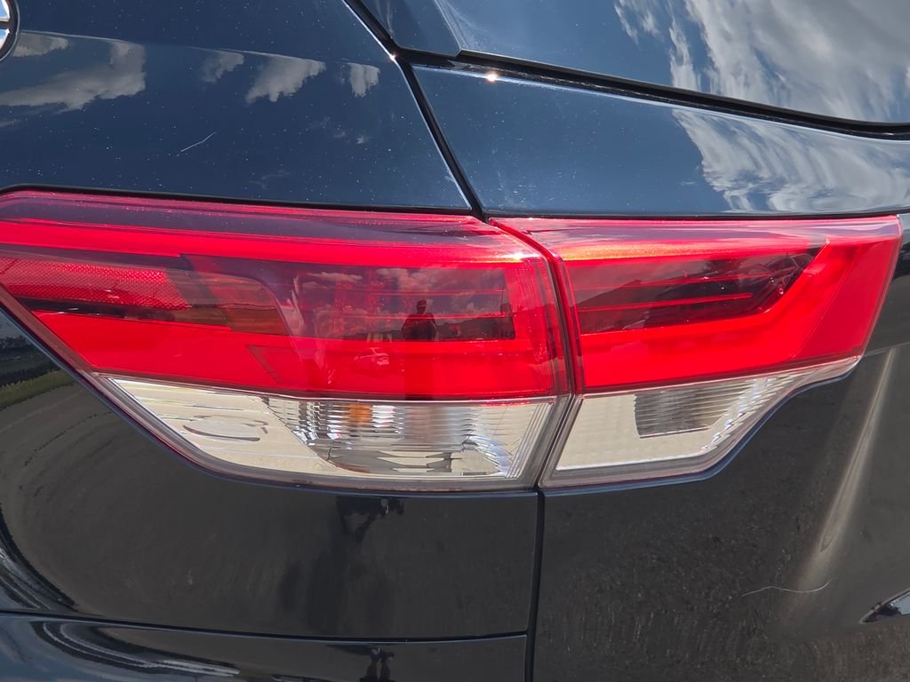 Used 2019 Black Toyota XLE image 16