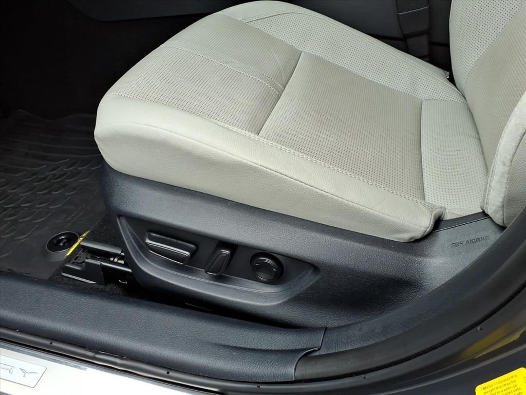 Used 2025  Toyota XLE image 15