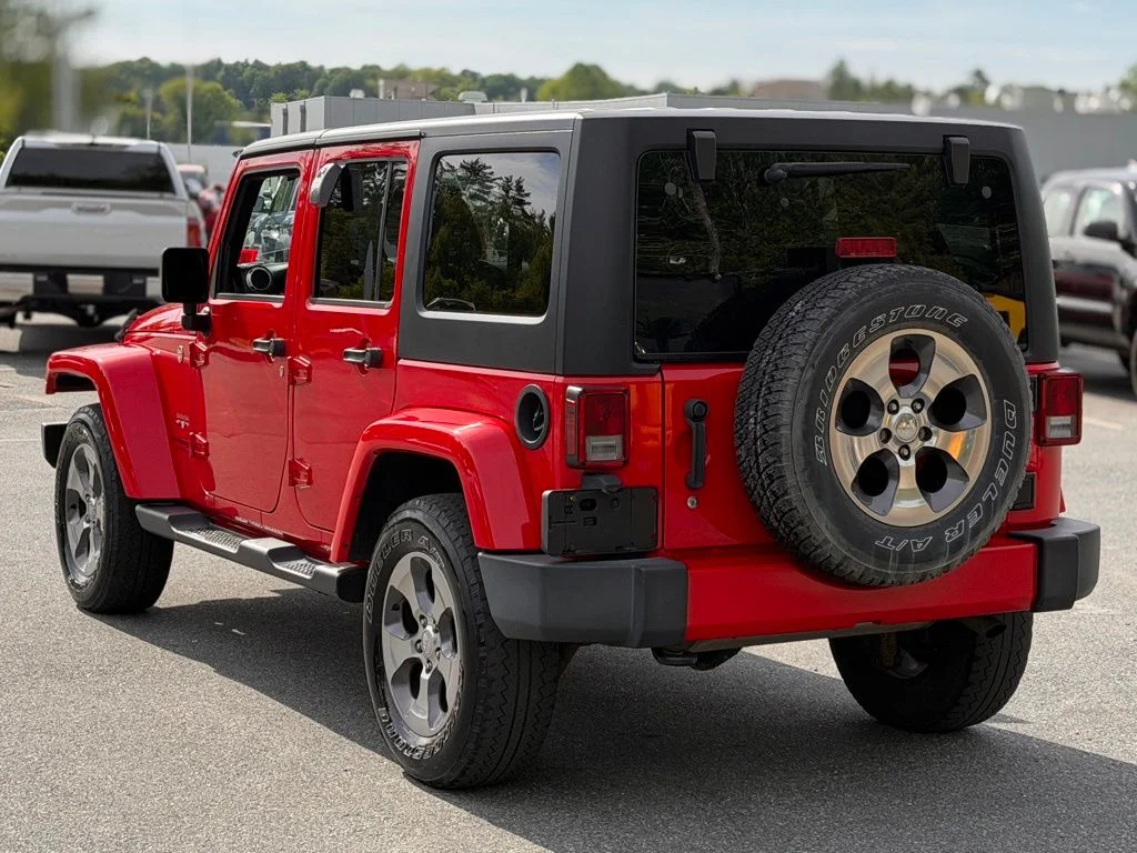 Used 2018 Red Jeep Unlimited Sahara image 3