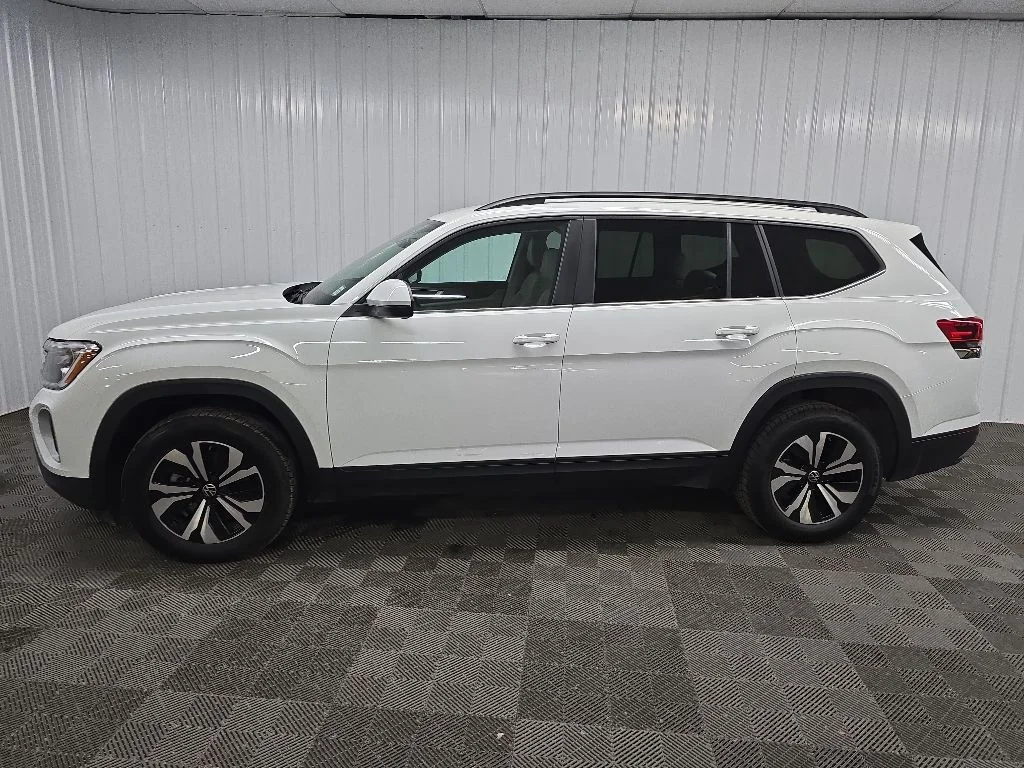 Used 2024 White Volkswagen 2.0T SE image 5