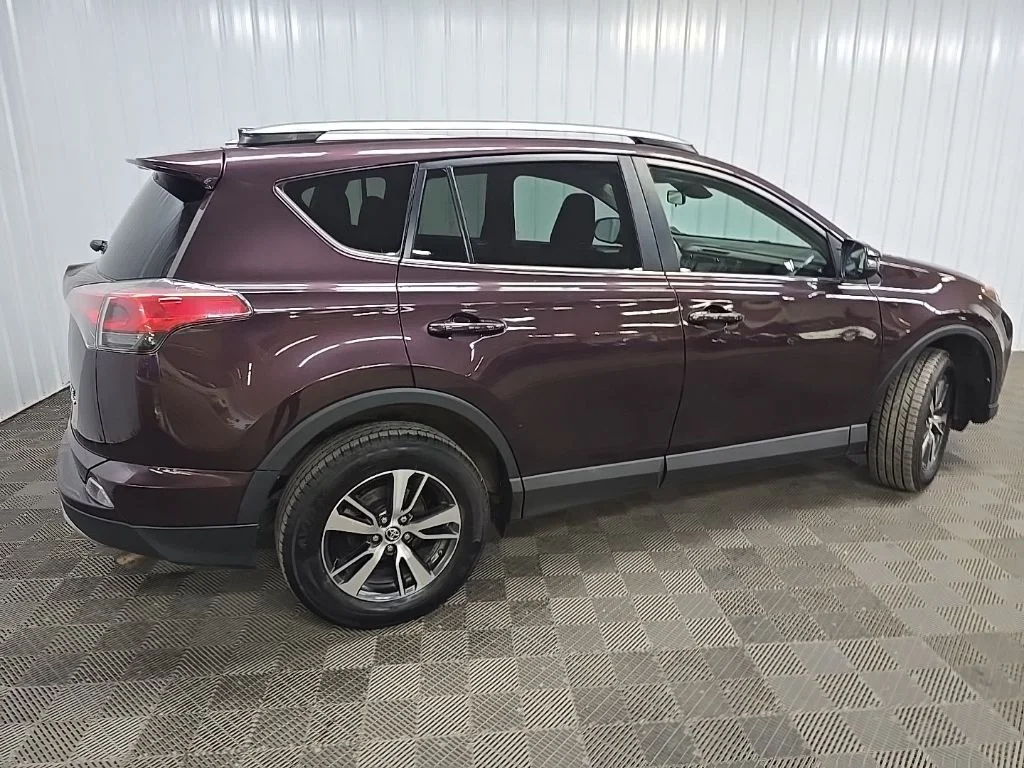 Used 2018 Black Toyota XLE image 3