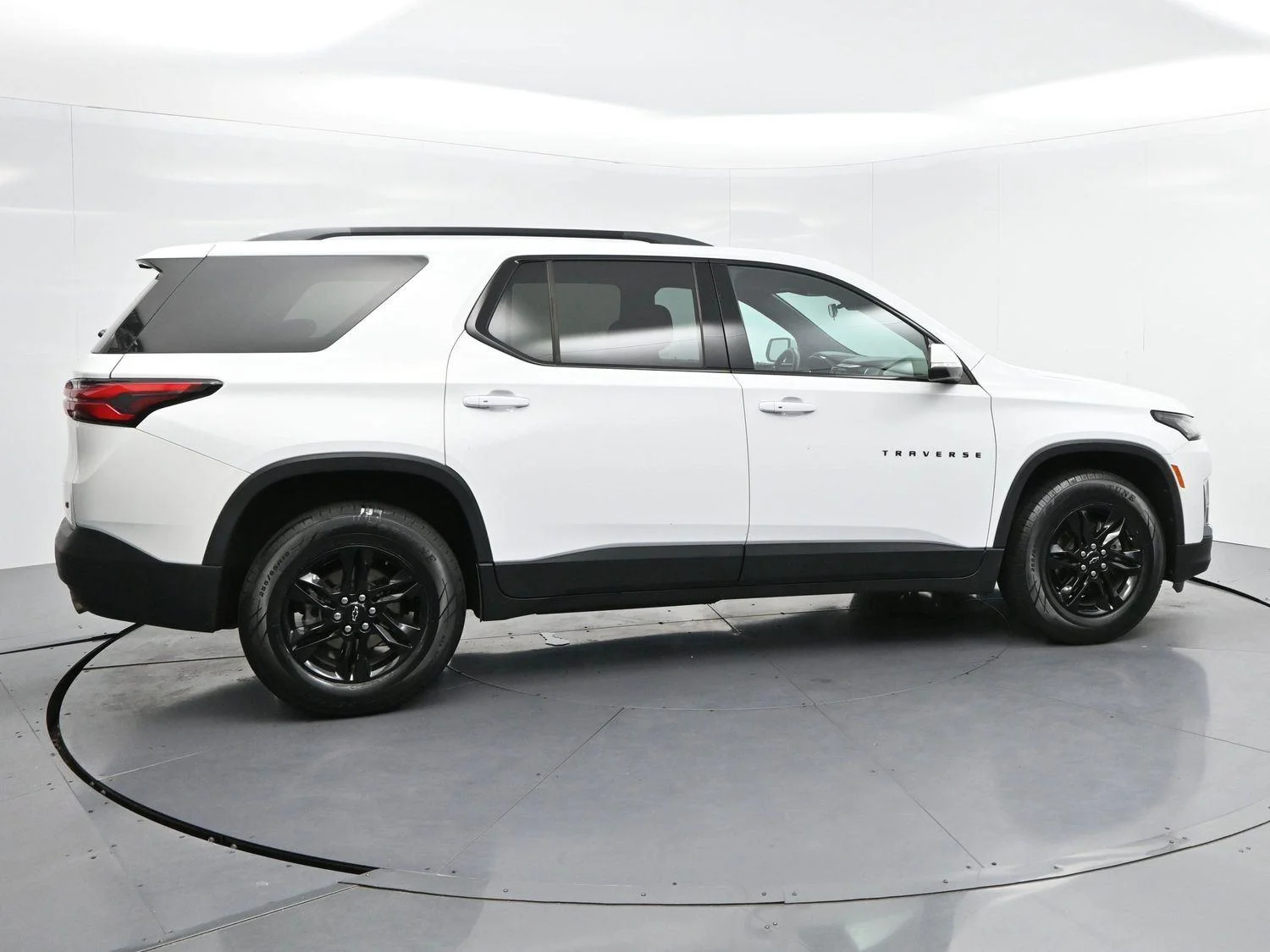 Used 2023 Summit White Chevrolet LT Cloth image 8