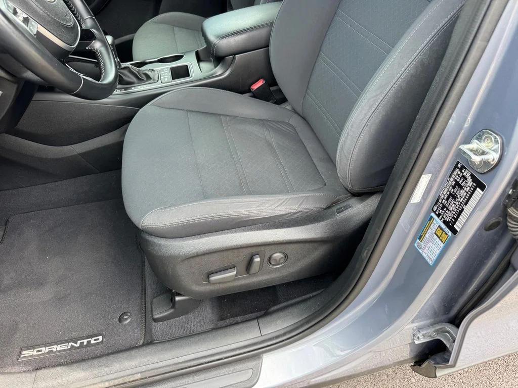 Used 2019 Silver Kia LX image 8