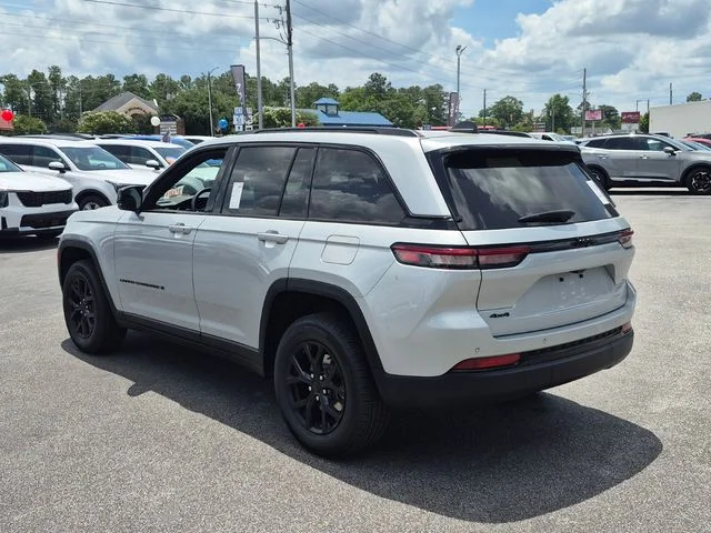 Used 2025 Silver Jeep Altitude image 6