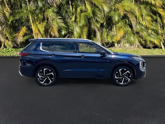 Used 2022 Blue Mitsubishi SEL image 3