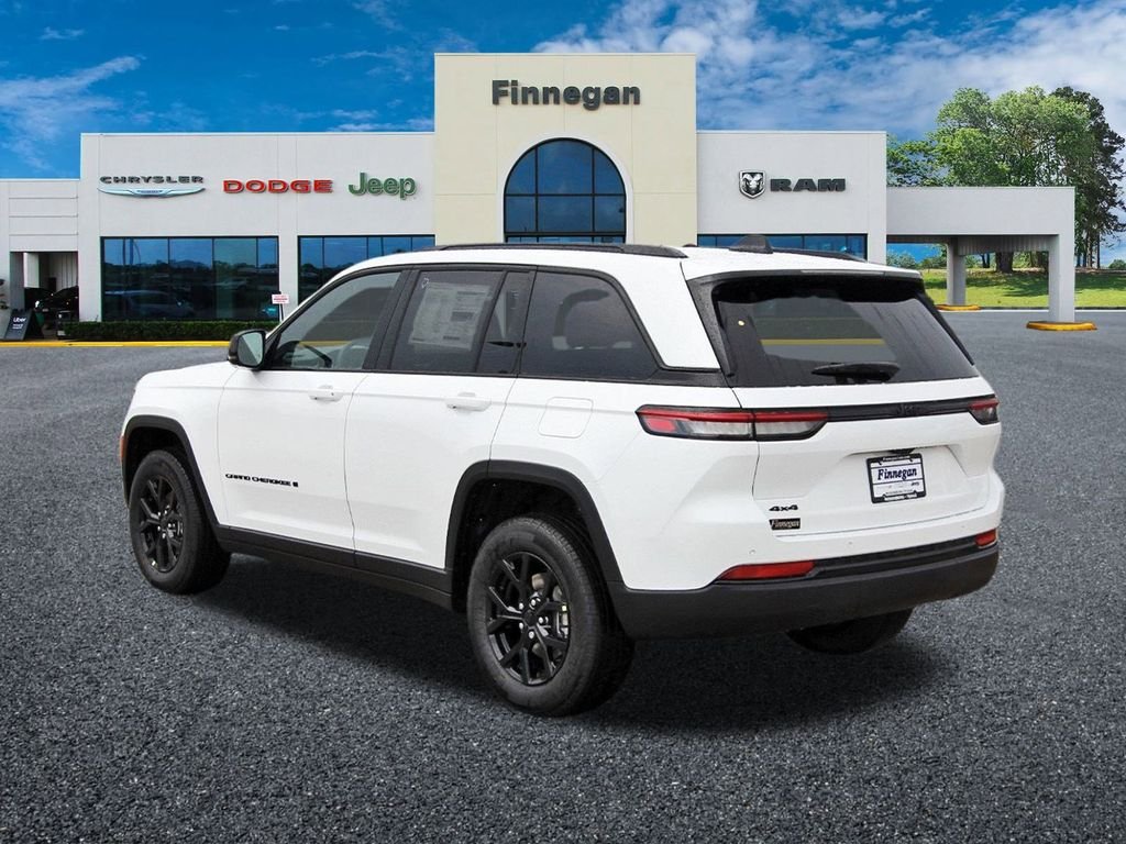 New 2025 Bright White Clear-Coat Exterior Paint Jeep Altitude X image 4