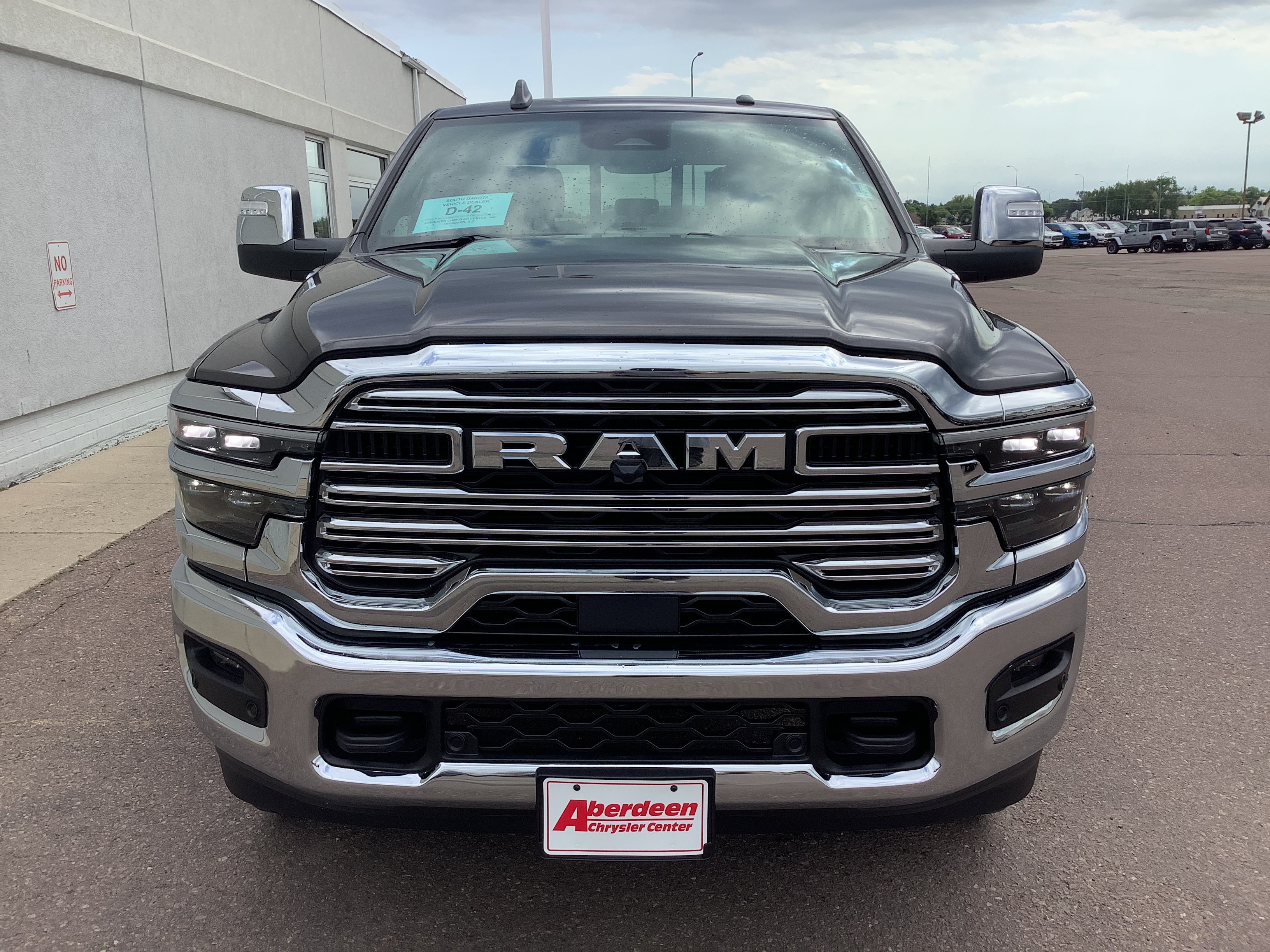 New 2026 Granite Crystal Metallic Clear-Coat Exterior Paint RAM Laramie image 3