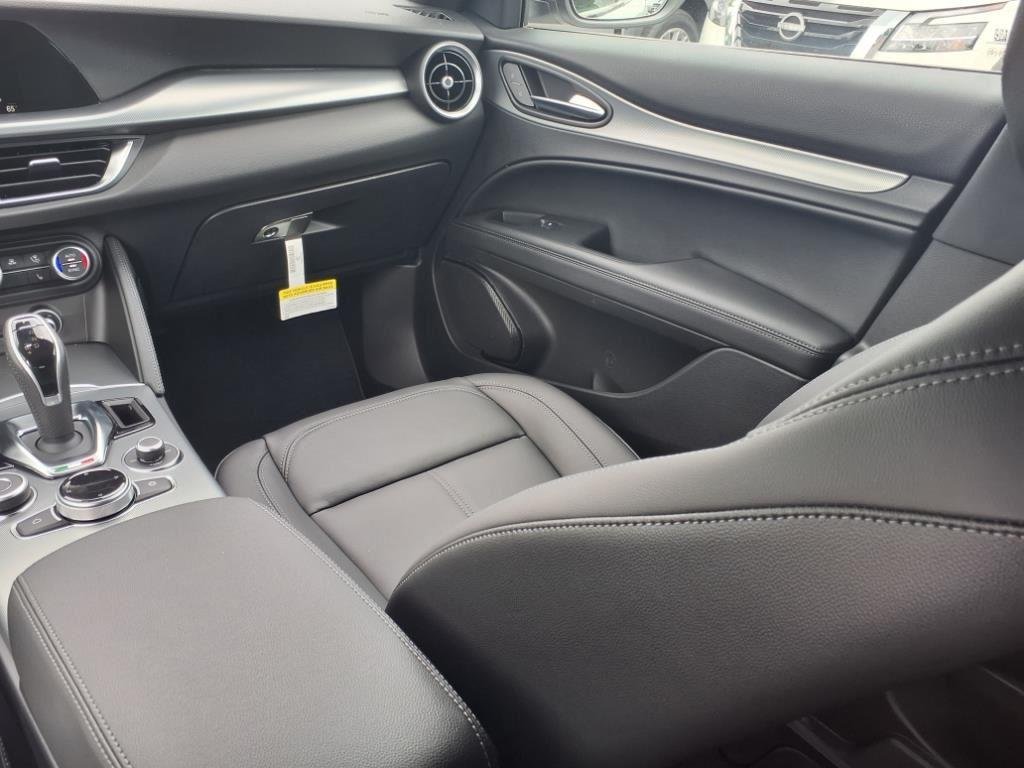 2025 Alfa Romeo Stelvio Base - Photo 27
