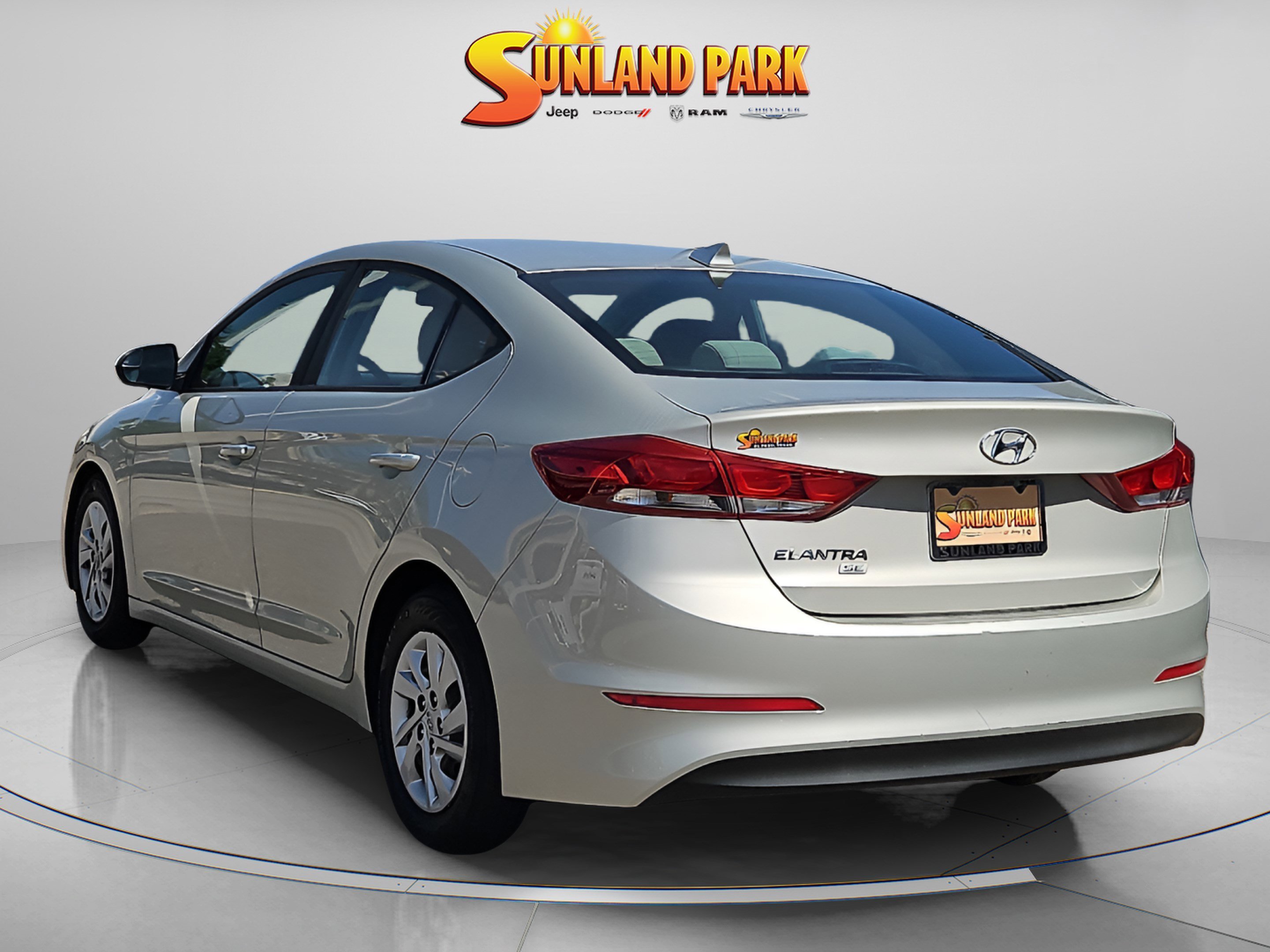 Used 2017 Mineral Beige Hyundai SE image 4