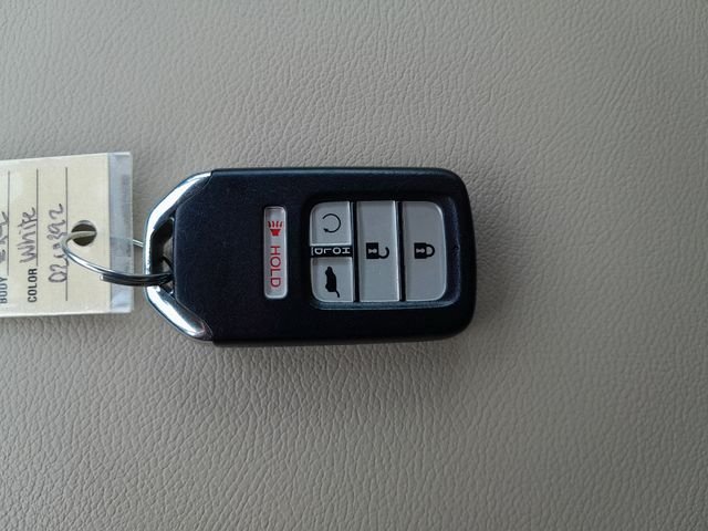 Used 2022 White Honda EX-L image 10