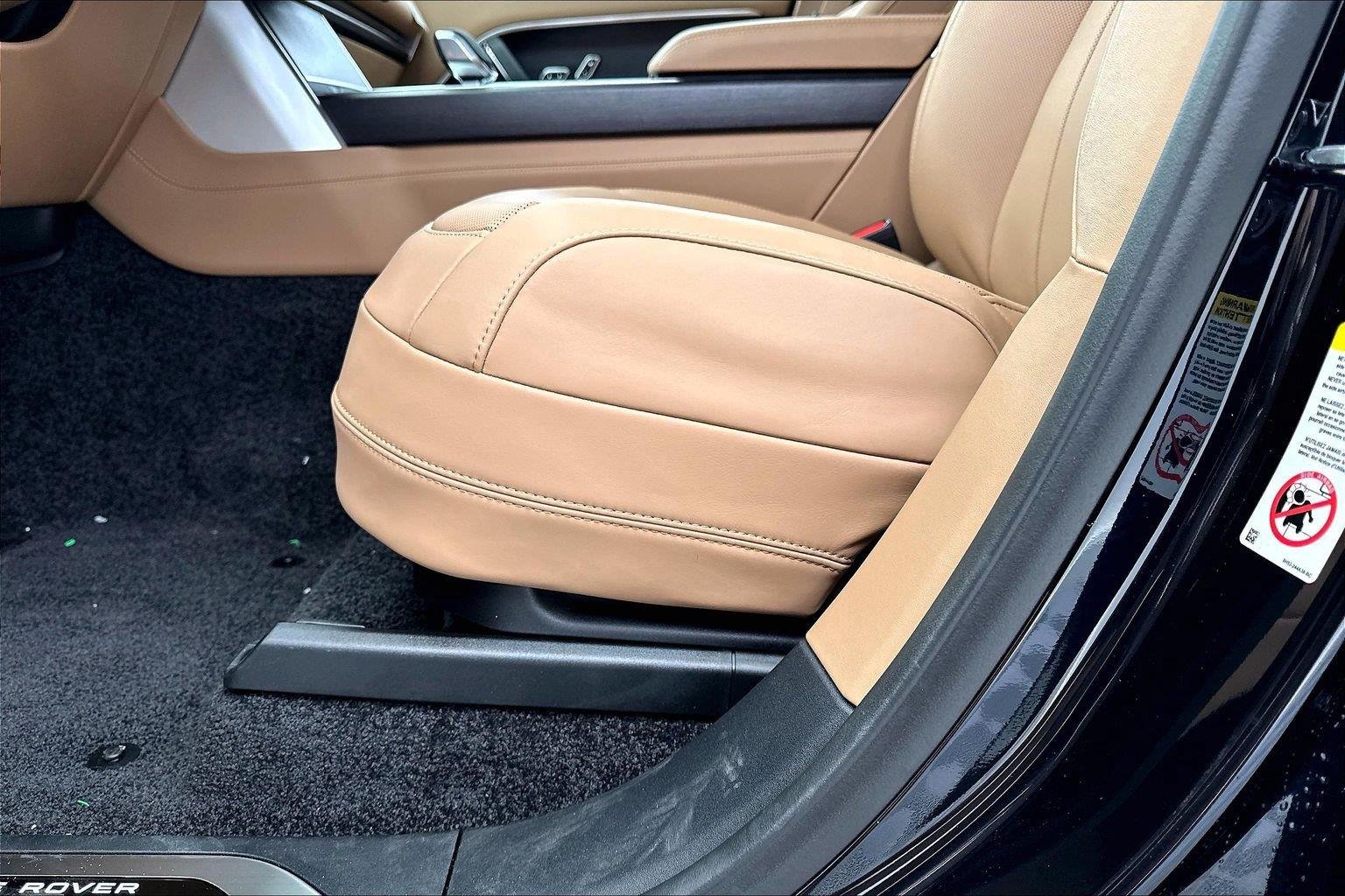 New 2026  Land Rover SE image 25