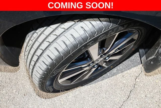 Used 2021 Black Nissan 1.6 SV image 9