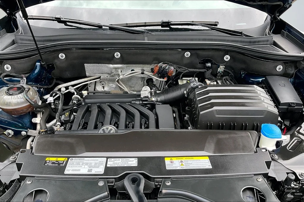 Certified Used 2023  Volkswagen 3.6L V6 SEL R-Line image 20